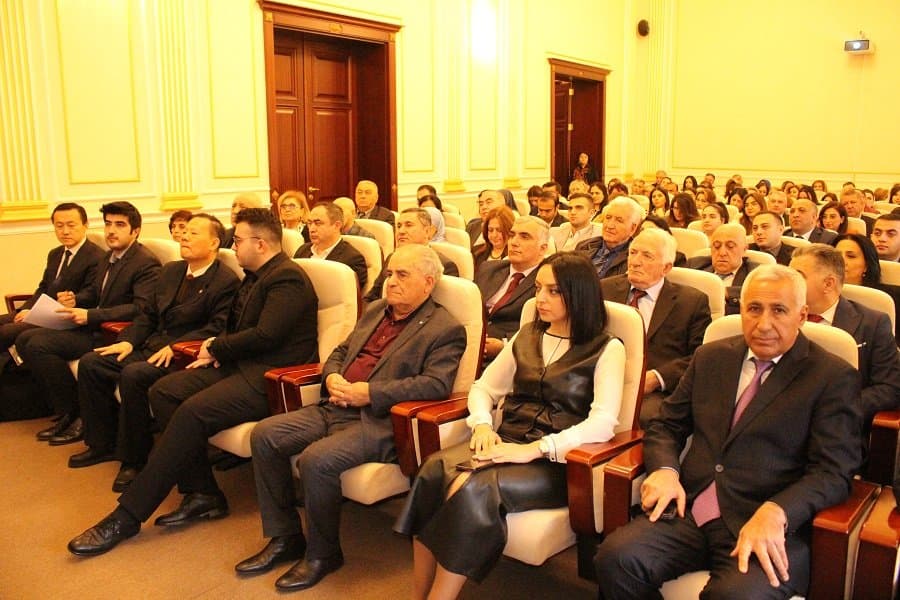 Çinli alimlər İqtisadiyyat İnstitutunda çıxış ediblər 7