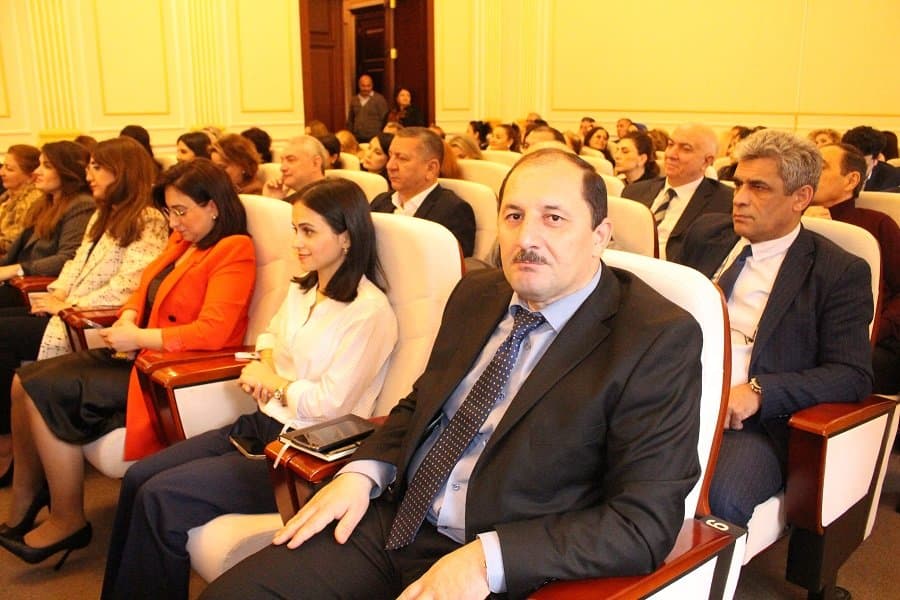 Çinli alimlər İqtisadiyyat İnstitutunda çıxış ediblər 8