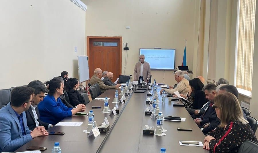 Elmi Şurada “Azərbaycanda bərpa olunan alternativ enerji ehtiyatlarından istifadənin ekoloji problemləri” mövzusunda məruzə dinlənilib 3