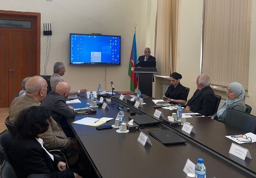 Elmi Şurada “Azərbaycanda bərpa olunan alternativ enerji ehtiyatlarından istifadənin ekoloji problemləri” mövzusunda məruzə dinlənilib 2