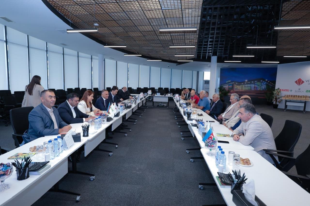 İqtisadiyyat İnstitutunun əməkdaşları Veysəloğlu Şirkətlər Qrupunun fəaliyyəti ilə tanış olublar 2